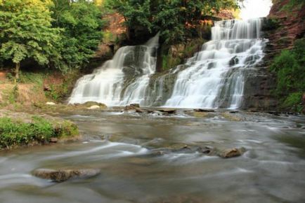 Cascada Dzhurinsky și castelul de chervonogorod (scufundări - obiective turistice, ce să vezi, interesant