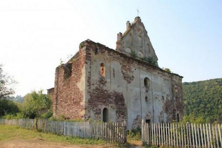 Джуринський водоспад і замок Червоногород (Нирків - пам'ятки, що можна побачити, цікаві