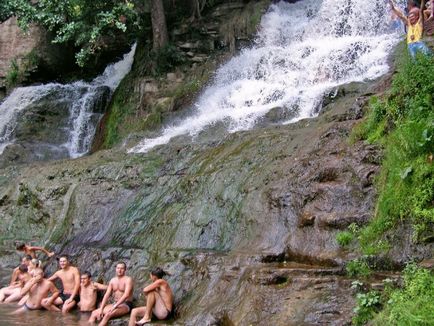 Джуринський водоспад і замок Червоногород (Нирків - пам'ятки, що можна побачити, цікаві