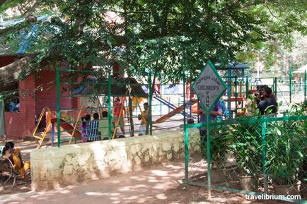 Orașul indian Trivandrum - priveliști ale grădinii zoologice, poze cu Roerichs și animale împăiate cu praf