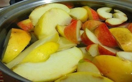 Hogyan zárjuk kompót friss alma a téli - fényképek receptek (befőtt) Hogyan zárjuk kompót friss alma a téli - fényképek receptek