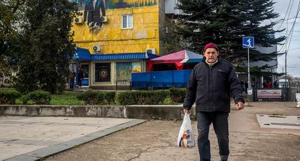 Як живе «путінський» будинок в Севастополі, примітки