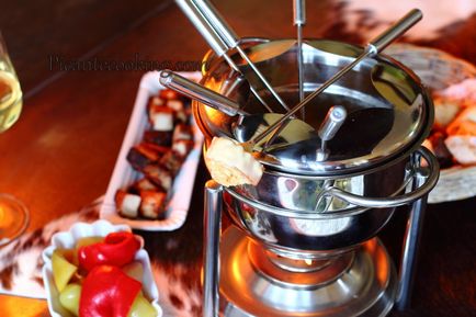 Classic fondue de brânză, picantecooking