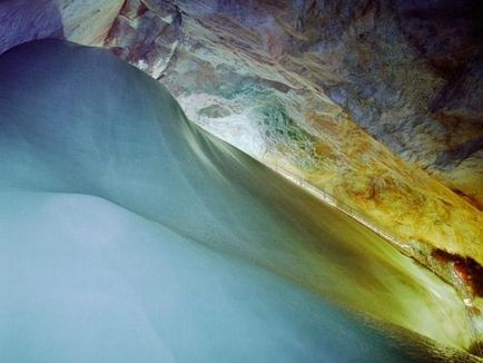 Крижана печера Айсрізенвельт