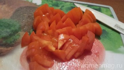 Легкий салатик з редискою, огірками, помідорами і перцем