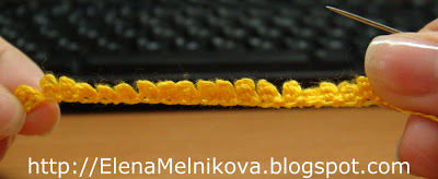 Az ömlesztett kötött minta - a kötés mimóza