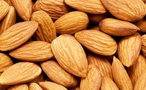 Almond Nut Benefit și Harm