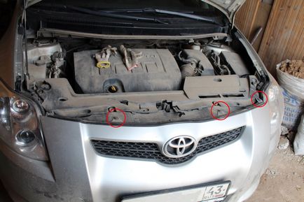 Kiváló fotó jelentés részletes észrevételek (Toyota Auris) - ködlámpa üveg, első
