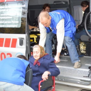 Transportul unui pacient cu pat la stație