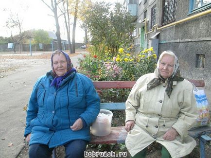 Постоїмо, поговоримо ... бути чи лавок біля під'їзду на вулиці інтернаціональної