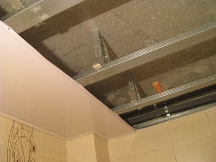 Стеля у ванній кімнаті з пластикових панелей фото етапів монтажу