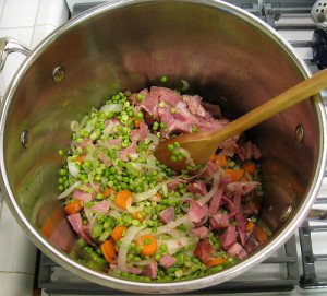 Egyszerű módja, hogy főzni egy finom borsóleves a különböző receptek (finom) Egyszerű módja, hogy főzni egy finom borsóleves a különböző receptek