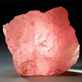 Рожевий камінь кварц і його лікувальні, корисні і магічні властивості