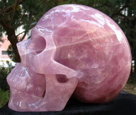 Рожевий камінь кварц і його лікувальні, корисні і магічні властивості