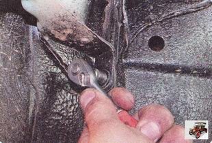 Demontarea, instalarea și repararea unei șaibe de sticlă a unui parbriz pe mașina Ford Focus 2