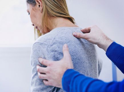 Поради остеопата як перестати сутулитися і натренувати поставу