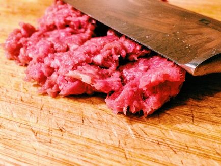 Tartar de friptură, caracteristici ale preparării sale și cum se alege carnea de vită proaspătă