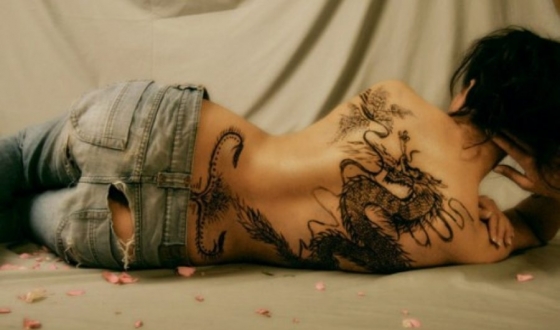 Tattoo Blackwrk - crearea de tatuaje de henna blackwork la domiciliu