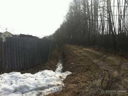 Труба через дорогу для відводу води з канави