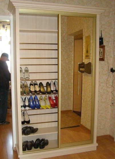 Kiválasztása cipő szekrény a folyosón keskeny