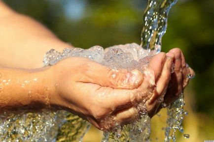 Daunele la apa filtrată și avantajele - fie pentru a cumpăra apă îmbuteliată