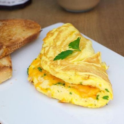 Ouă prăjite în limba franceză - mic dejun elegant