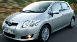 Înlocuirea unei lămpi cu lumină de întâlnire pe toyota auris cu propriile mâini, video