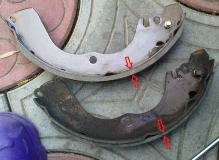 Înlocuirea plăcuțelor de frână spate, a cilindrului și a tamburului pentru mitsubishi outlander i 2003