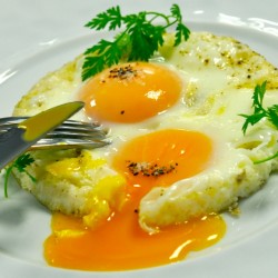 Suntem familiarizați cu procesul de gătit ouă amestecate