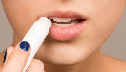 10 Moduri uimitoare de utilizare neobișnuită a balsamului pentru buze