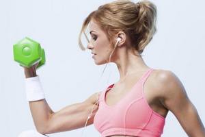 6 Exerciții pentru mâinile pentru femei cel mai bun complex de formare pentru a consolida mușchii și frumos