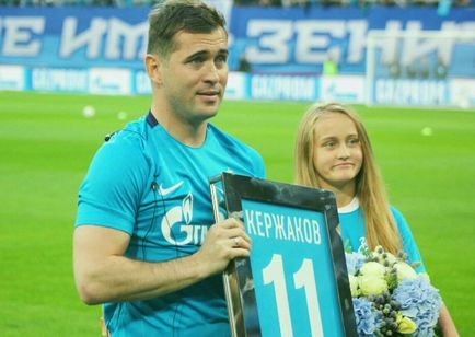 Alexander Kerzhakov elköszönt a Krestovsky nagy foci (Kerzhakov) Alexander Kerzhakov elbúcsúzott a nagy labdarúgó-MaxMara