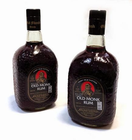 Алкології індійський ром old monk