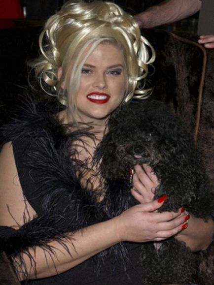 Anna Nicole Smith - știri pline de farmec