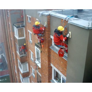 Serviciul de urgență al unui bloc de apartamente