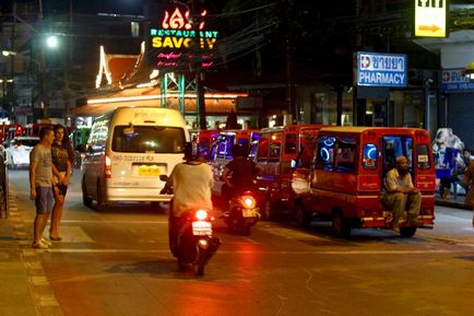 Bangla Road în Phuket - epicentrul hangourilor de pe insulă