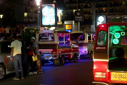 Bangla Road în Phuket - epicentrul hangourilor de pe insulă