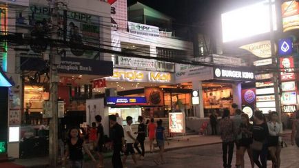Bangla Road - Street kicsapongás Phuket (jobb oldalon az út) Bangla Road - Street kicsapongás Phuket
