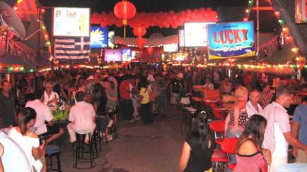 Bangla Road este o stradă de deznădejde din Phuket