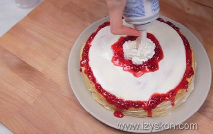 Млинцевий торт зі сметанним кремом рецепт з фото і відео