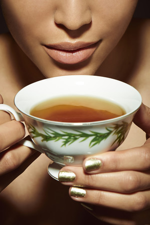 Ceaiul cu cognac este o băutură delicioasă cu beneficii pentru sănătate - ziua femeii