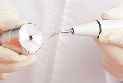 Десна кровоточать - як лікувати в домашніх умовах і які стоматологічні процедури можуть