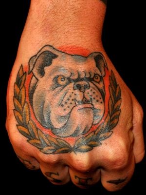 Fotografii și schițe de tatuaje bulldog