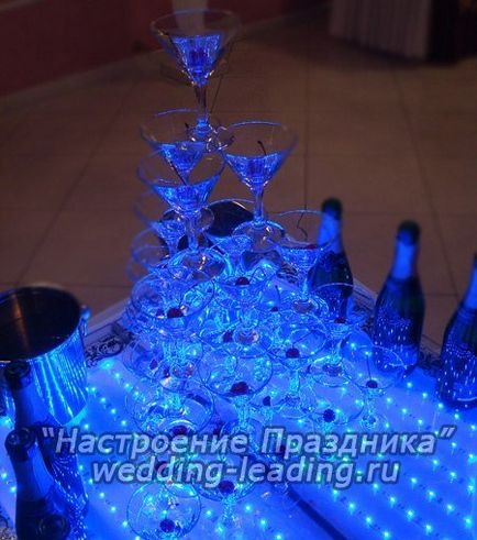 Șampanie de șampanie pentru prețul nunții din Sankt-Petersburg, piramida șampaniei pentru nuntă