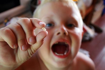 Які зуби змінюються у дітей з молочних на постійні