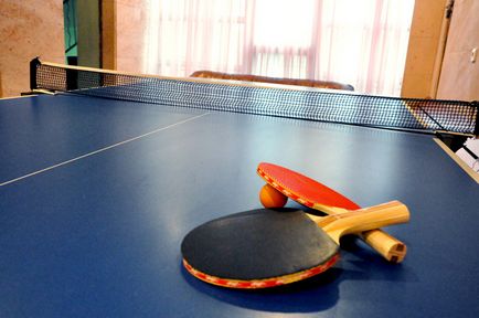 Як навчитися грати в настільний теніс (пінг-понг)