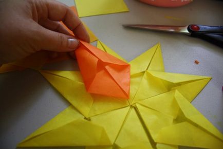 Cum să aruncați o stea în mai multe culori dintr-o hârtie