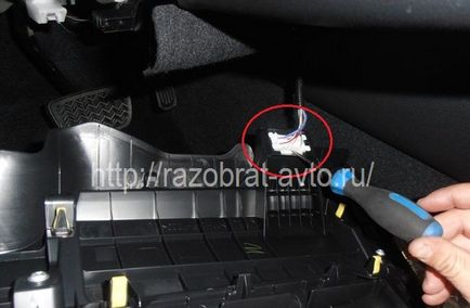 Eltávolítása a panel a Toyota Camry