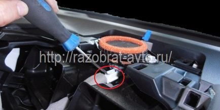 Eltávolítása a panel a Toyota Camry