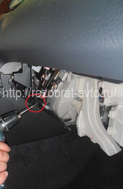 Eltávolítása a panel a Toyota Camry